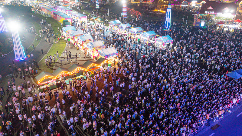 啤酒城、北茶商街“雙節(jié)”活動(dòng)活躍節(jié)日經(jīng)濟(jì)(圖3)