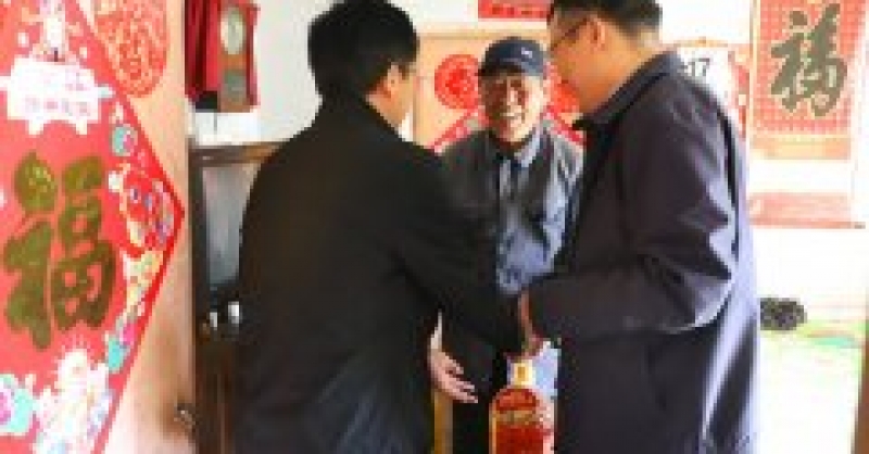 黃發(fā)集團(tuán)開展扶貧送溫暖活動